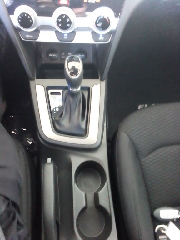 2019 Hyundai Elantra Image 10