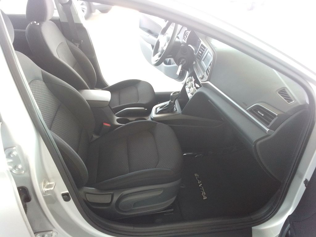 2019 Hyundai Elantra Image 14