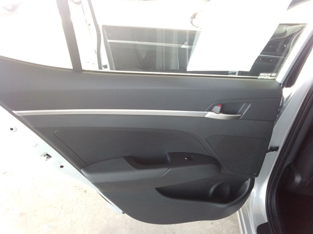 2019 Hyundai Elantra Image 18