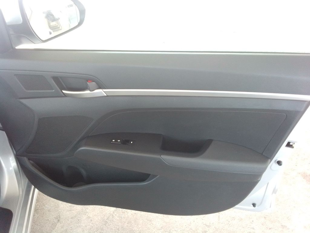 2019 Hyundai Elantra Image 19
