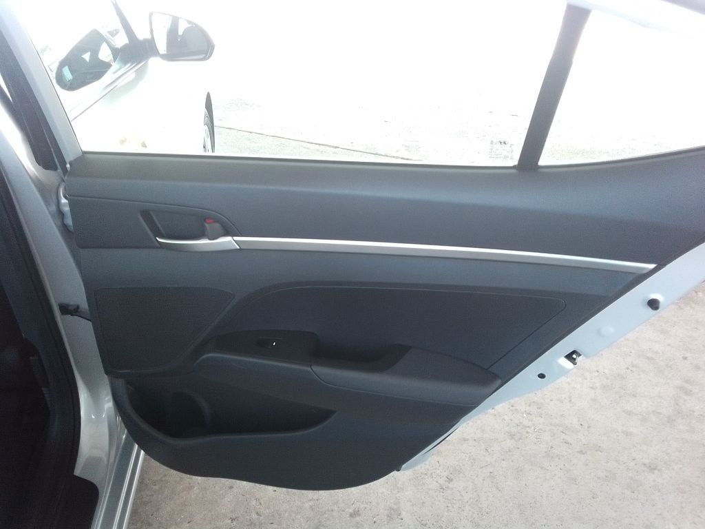 2019 Hyundai Elantra Image 20