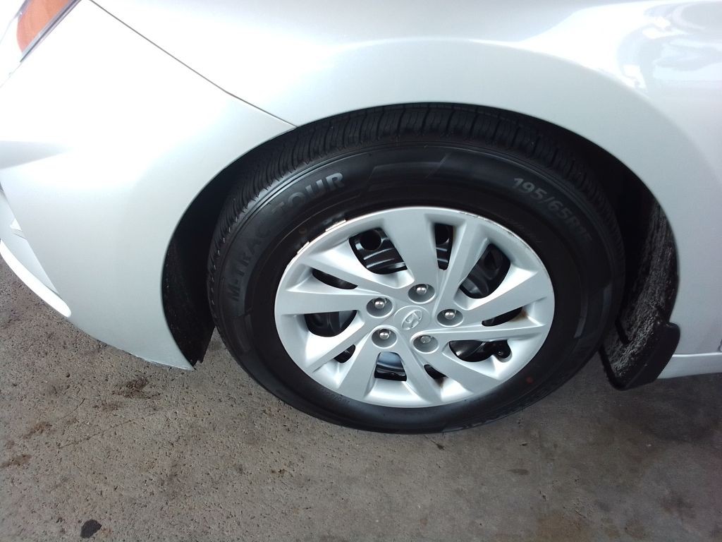 2019 Hyundai Elantra Image 22