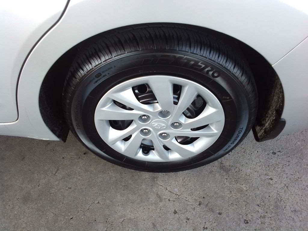 2019 Hyundai Elantra Image 24