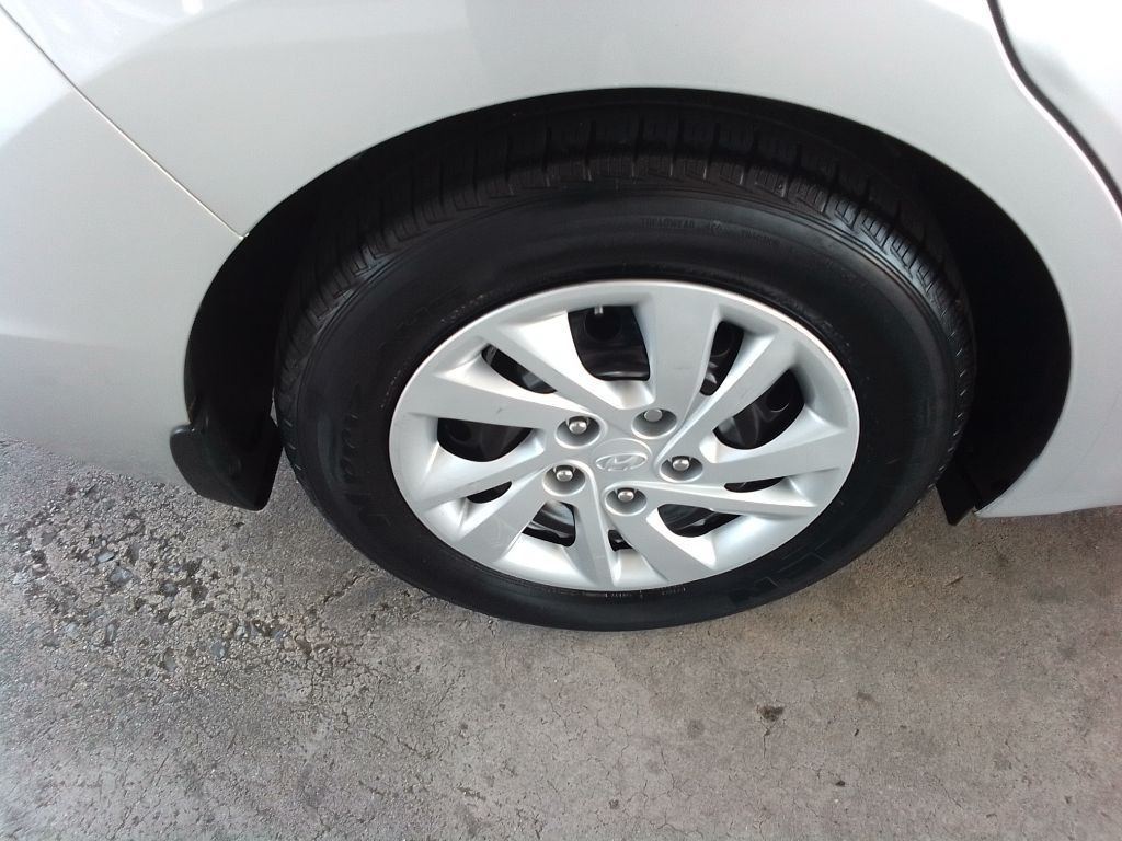2019 Hyundai Elantra Image 25