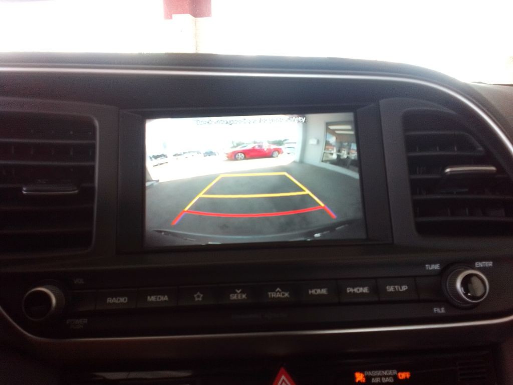 2020 Hyundai Elantra Image 15