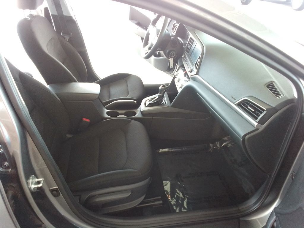 2020 Hyundai Elantra Image 18