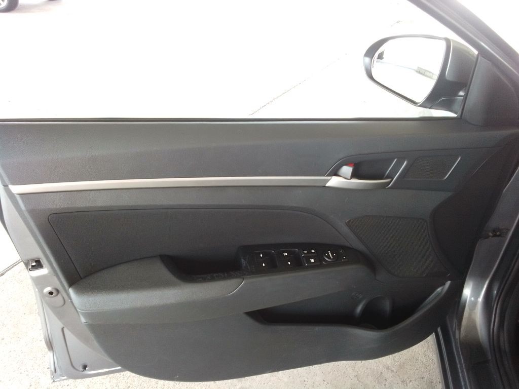 2020 Hyundai Elantra Image 21