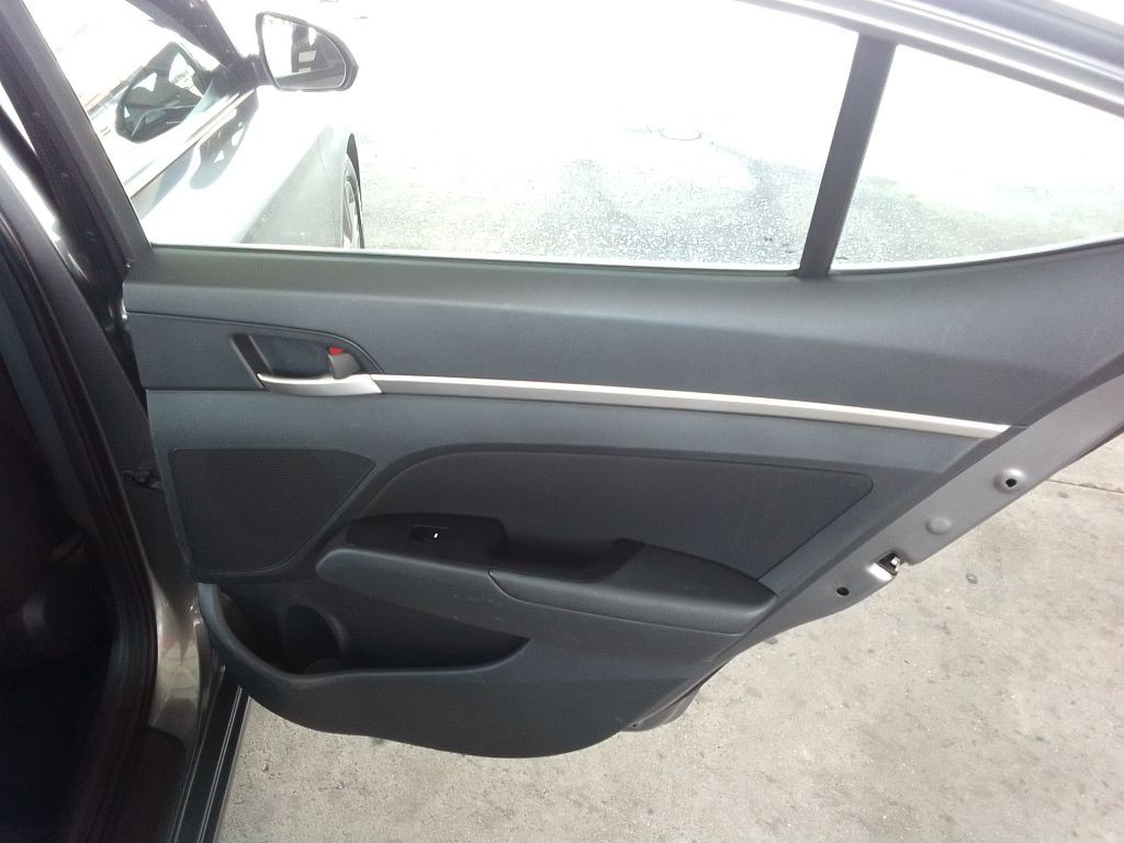 2020 Hyundai Elantra Image 24
