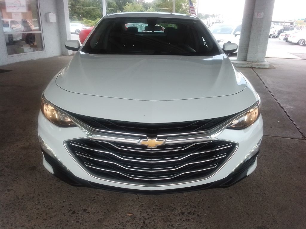 2022 Chevrolet Malibu Image 2
