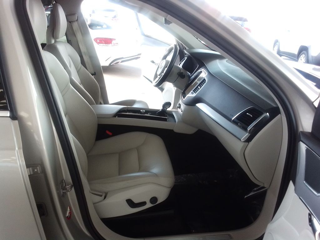 2018 Volvo XC90 Image 21