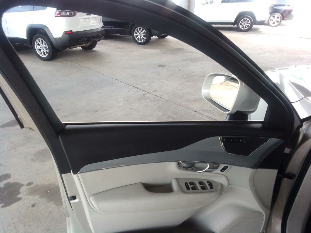 2018 Volvo XC90 Image 25