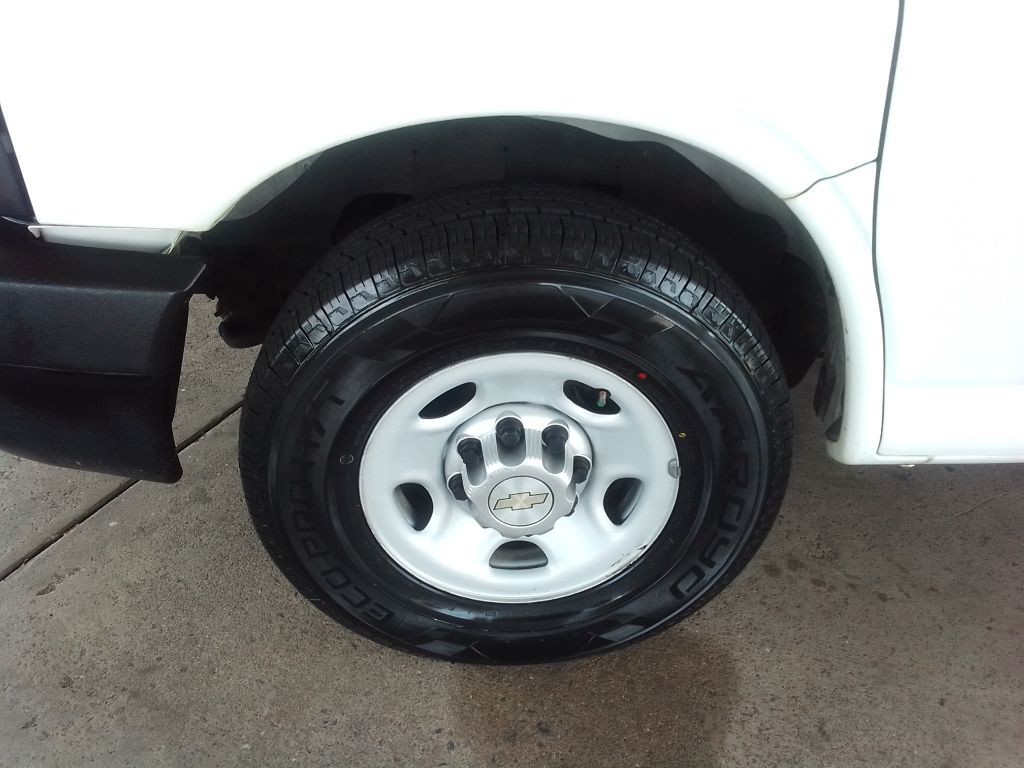 2012 Chevrolet Express Image 19
