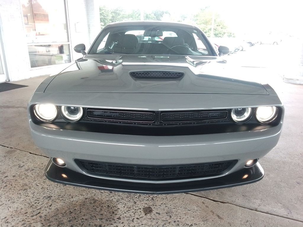 2019 Dodge Challenger Image 2