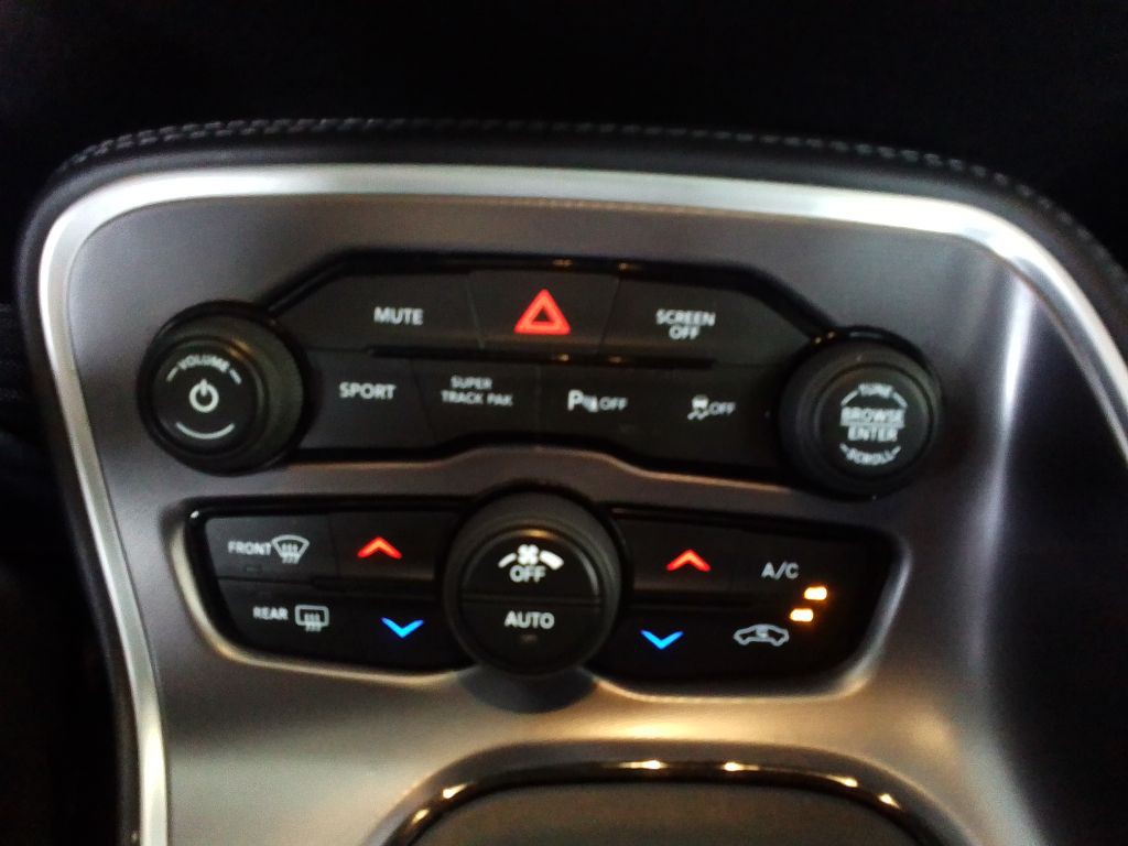 2019 Dodge Challenger Image 11