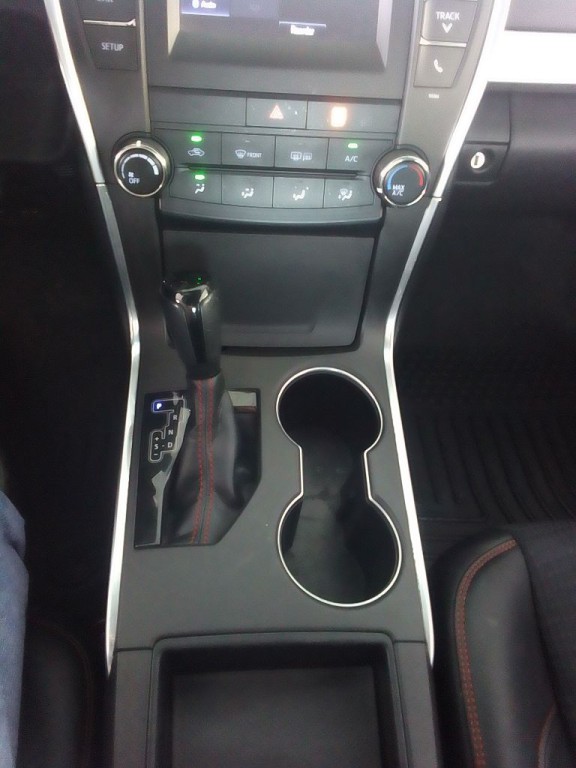 2015 Toyota Camry Image 10