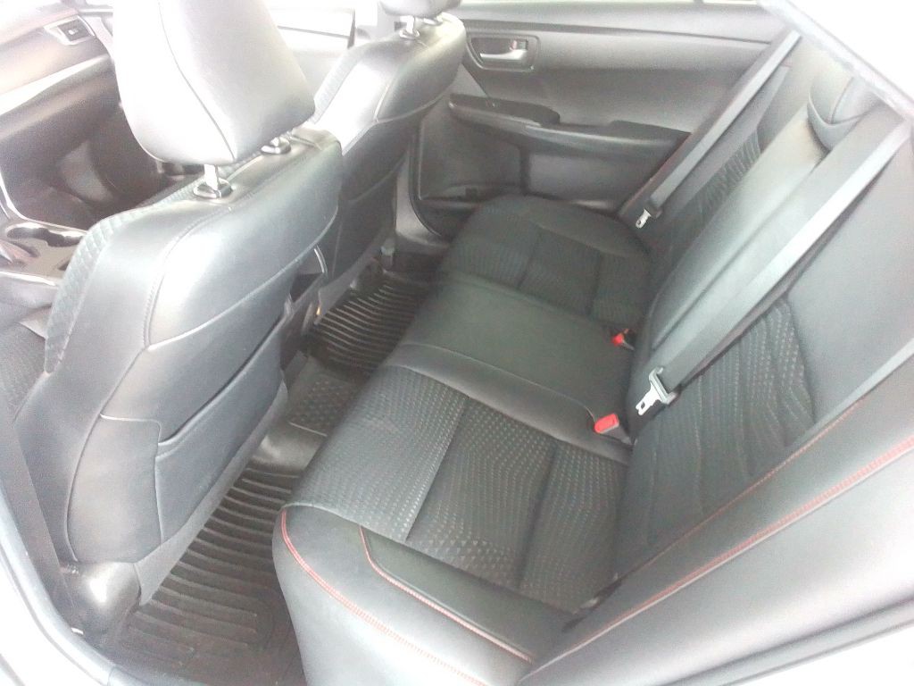 2015 Toyota Camry Image 13