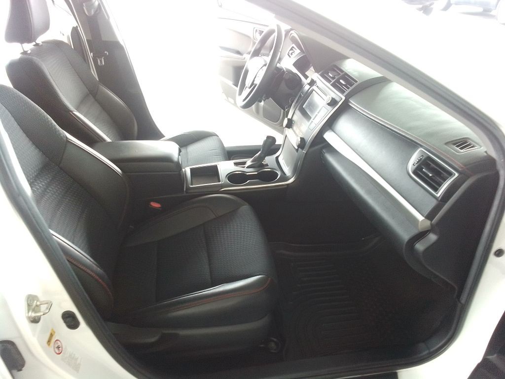 2015 Toyota Camry Image 14