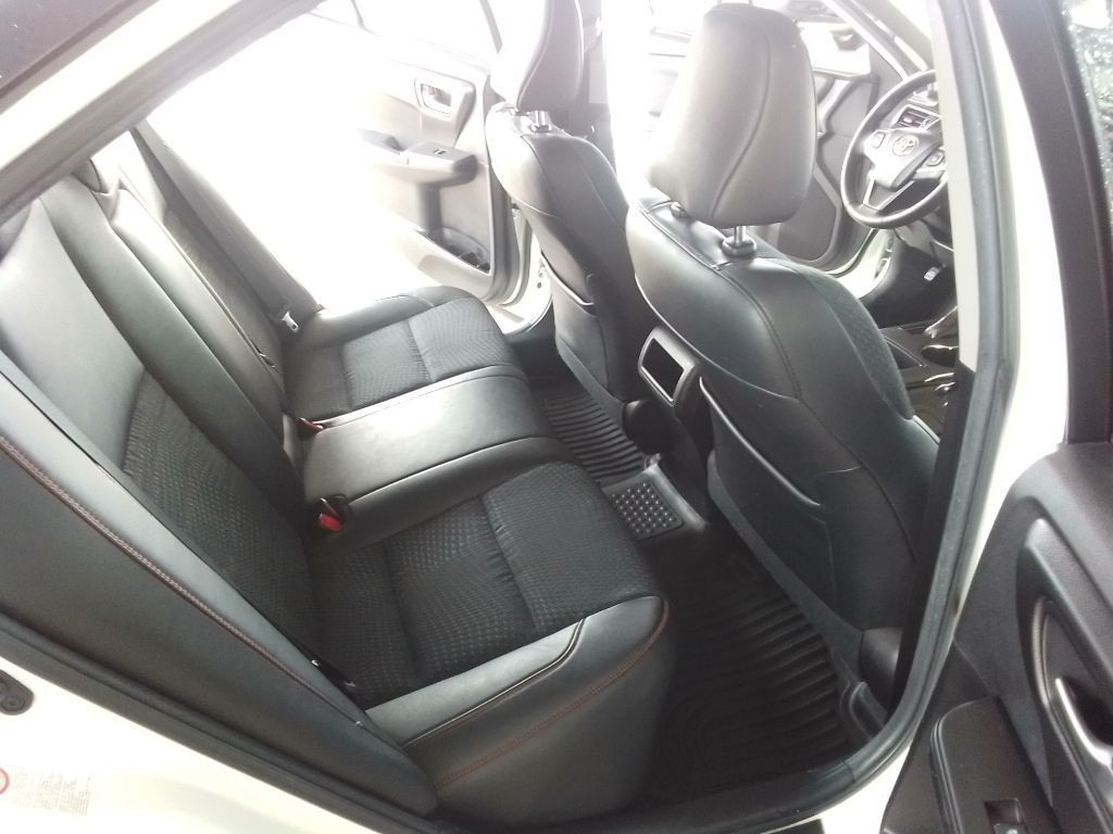 2015 Toyota Camry Image 15