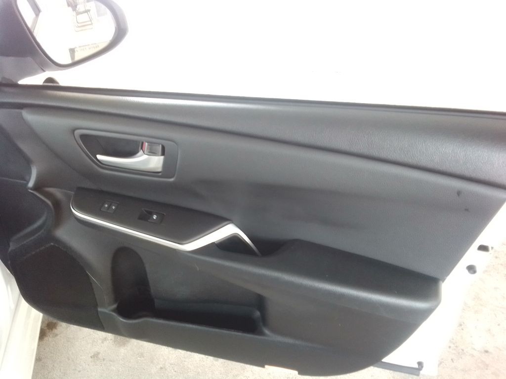 2015 Toyota Camry Image 19