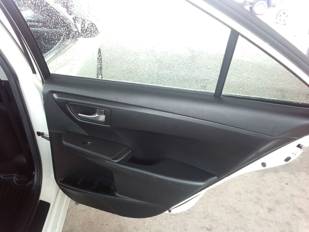 2015 Toyota Camry Image 20