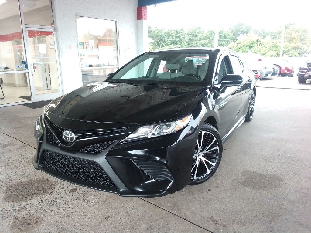 2019 Toyota Camry Image 1