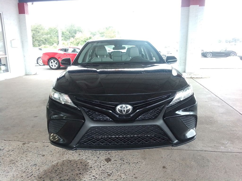 2019 Toyota Camry Image 2