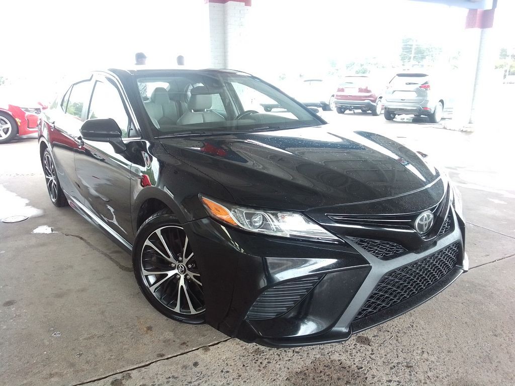 2019 Toyota Camry Image 3