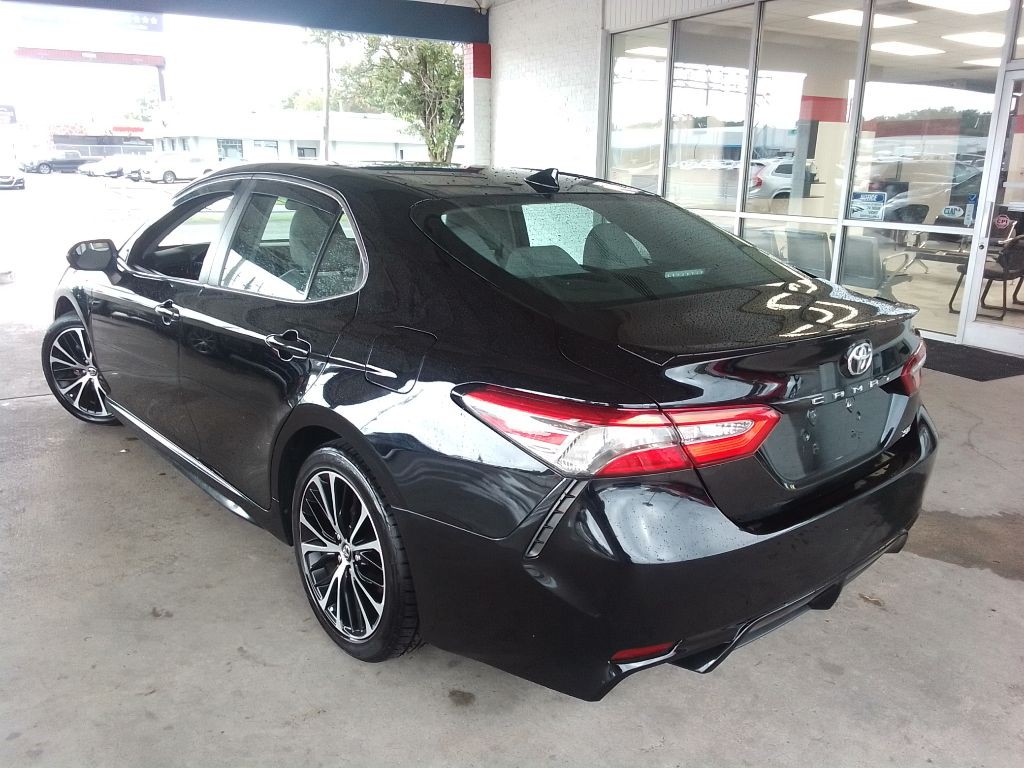 2019 Toyota Camry Image 4