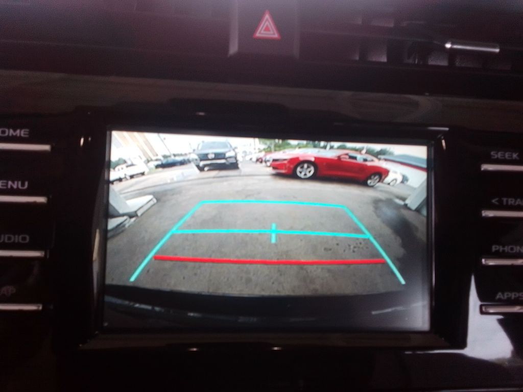2019 Toyota Camry Image 11