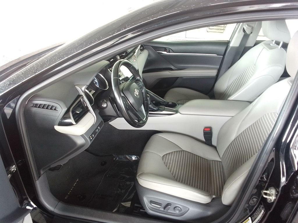 2019 Toyota Camry Image 12