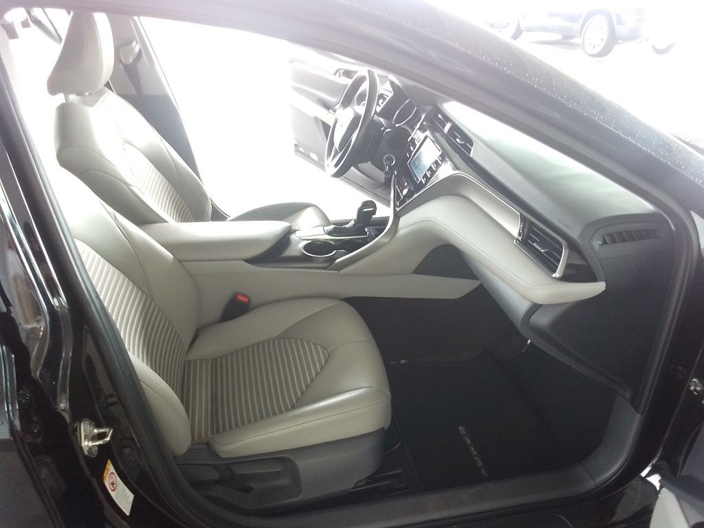 2019 Toyota Camry Image 14