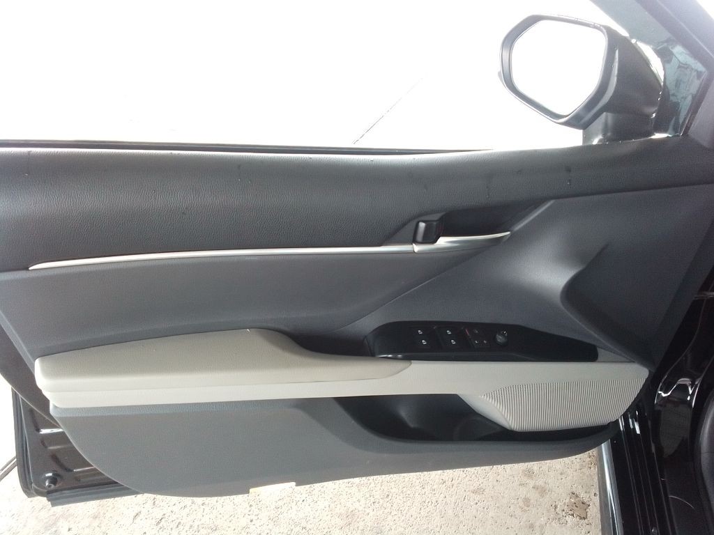 2019 Toyota Camry Image 17