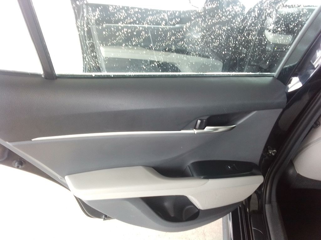 2019 Toyota Camry Image 18