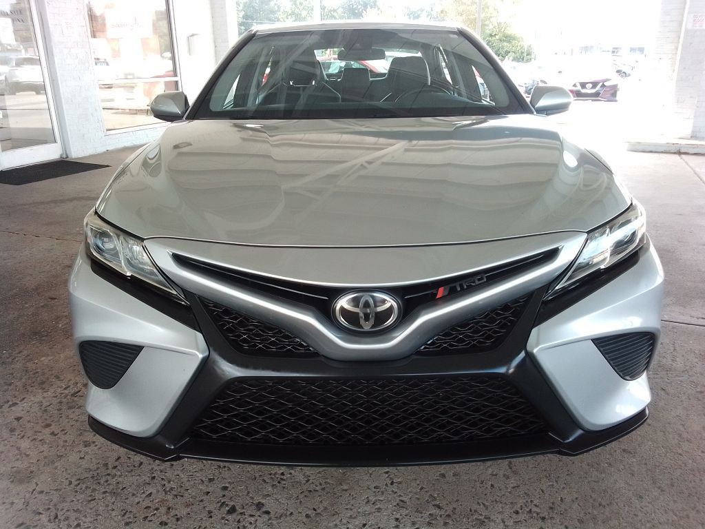 2018 Toyota Camry Image 2