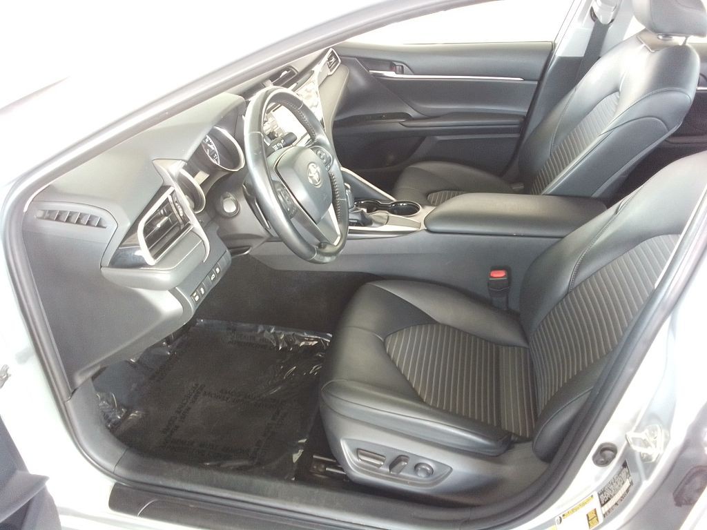 2018 Toyota Camry Image 14