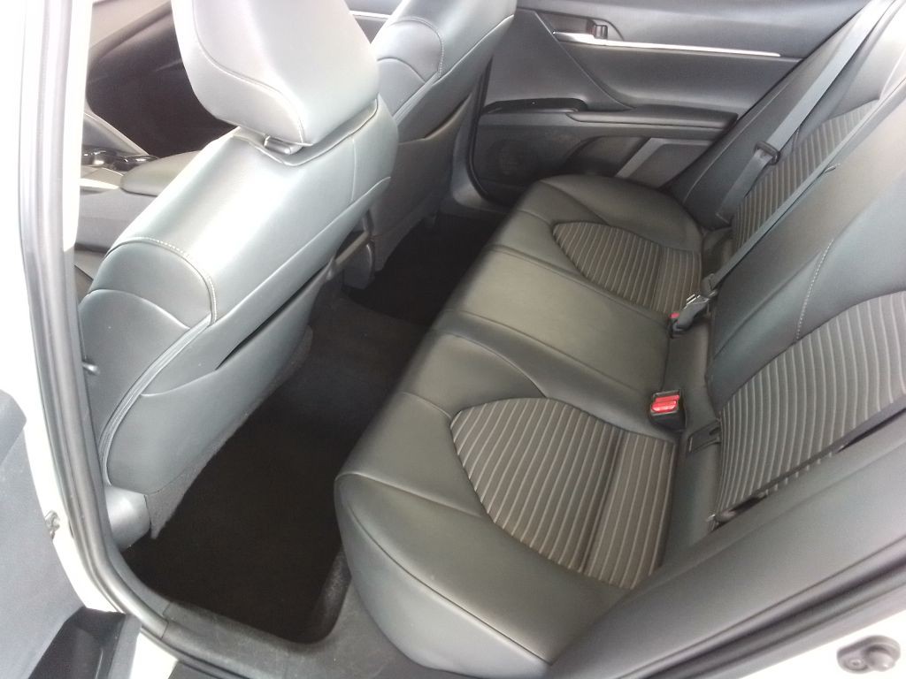 2018 Toyota Camry Image 15