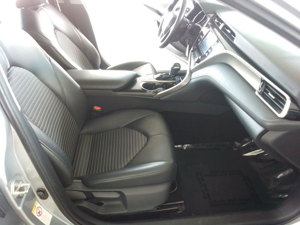 2018 Toyota Camry Image 16