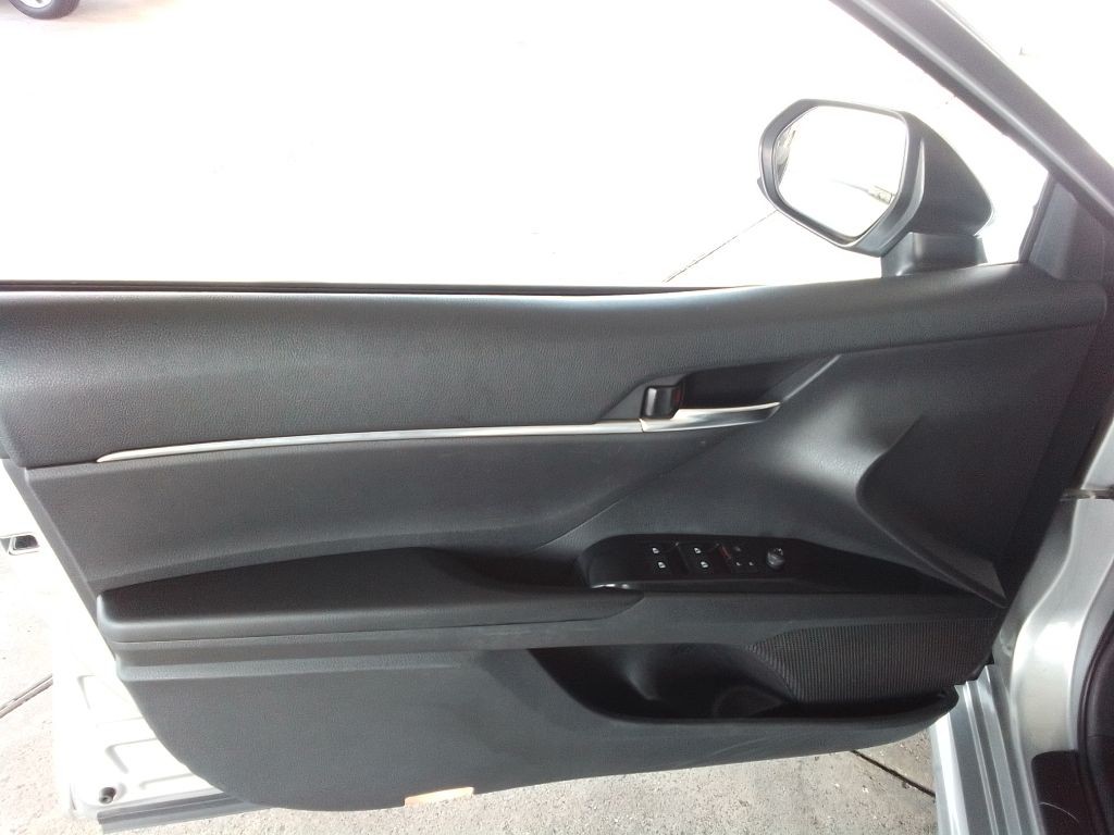 2018 Toyota Camry Image 19