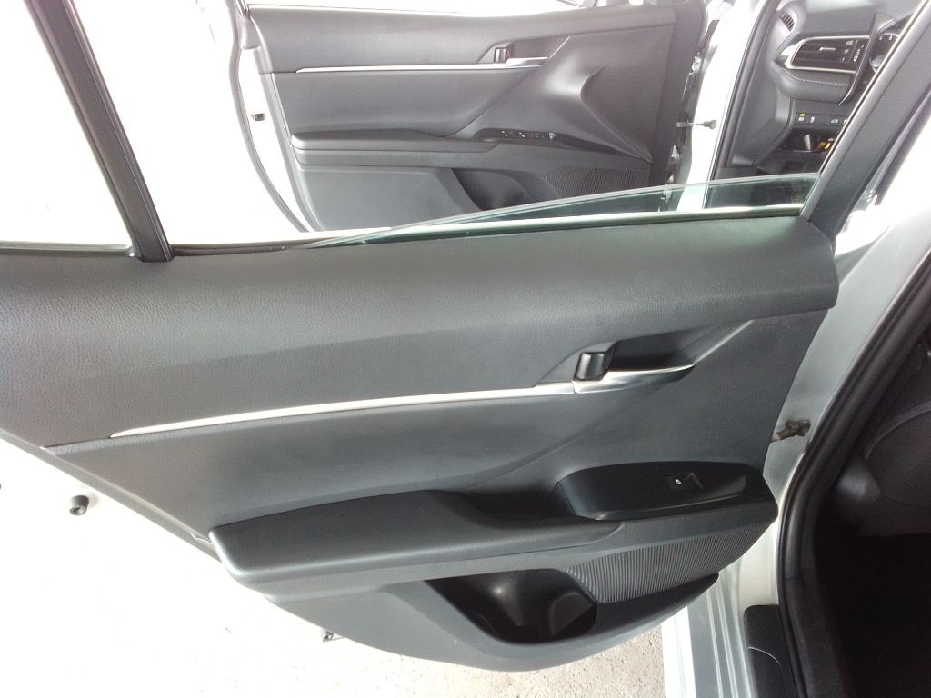 2018 Toyota Camry Image 20