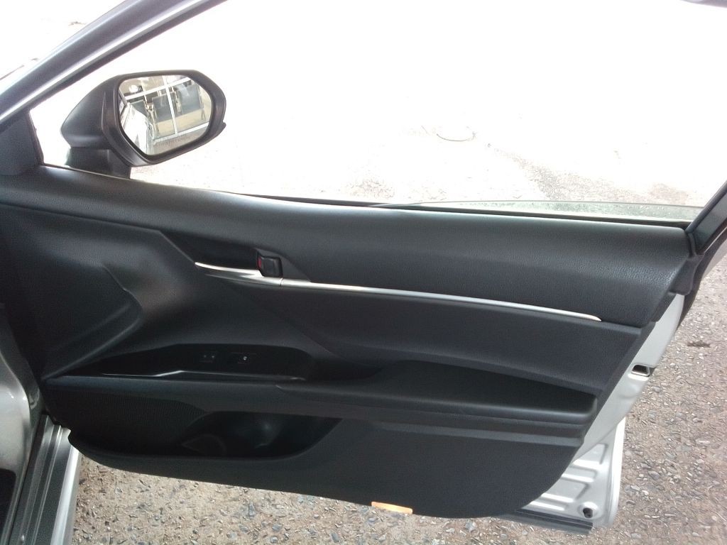 2018 Toyota Camry Image 21
