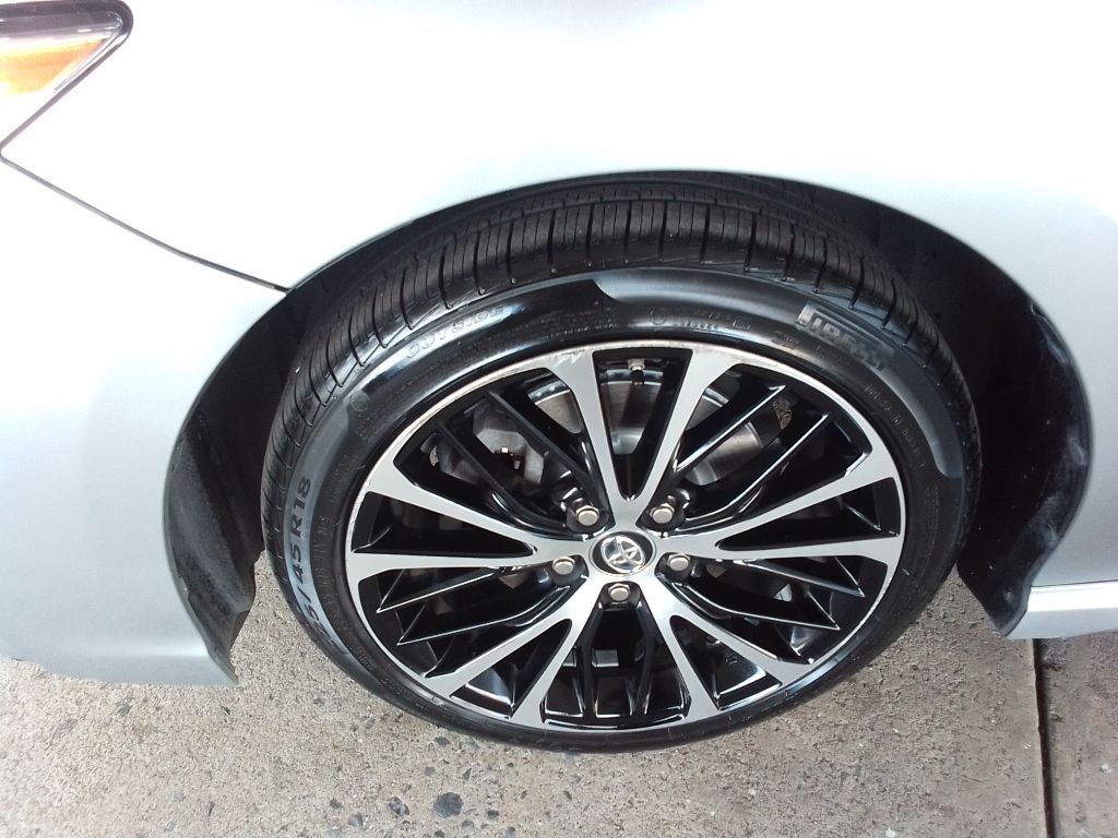 2018 Toyota Camry Image 25