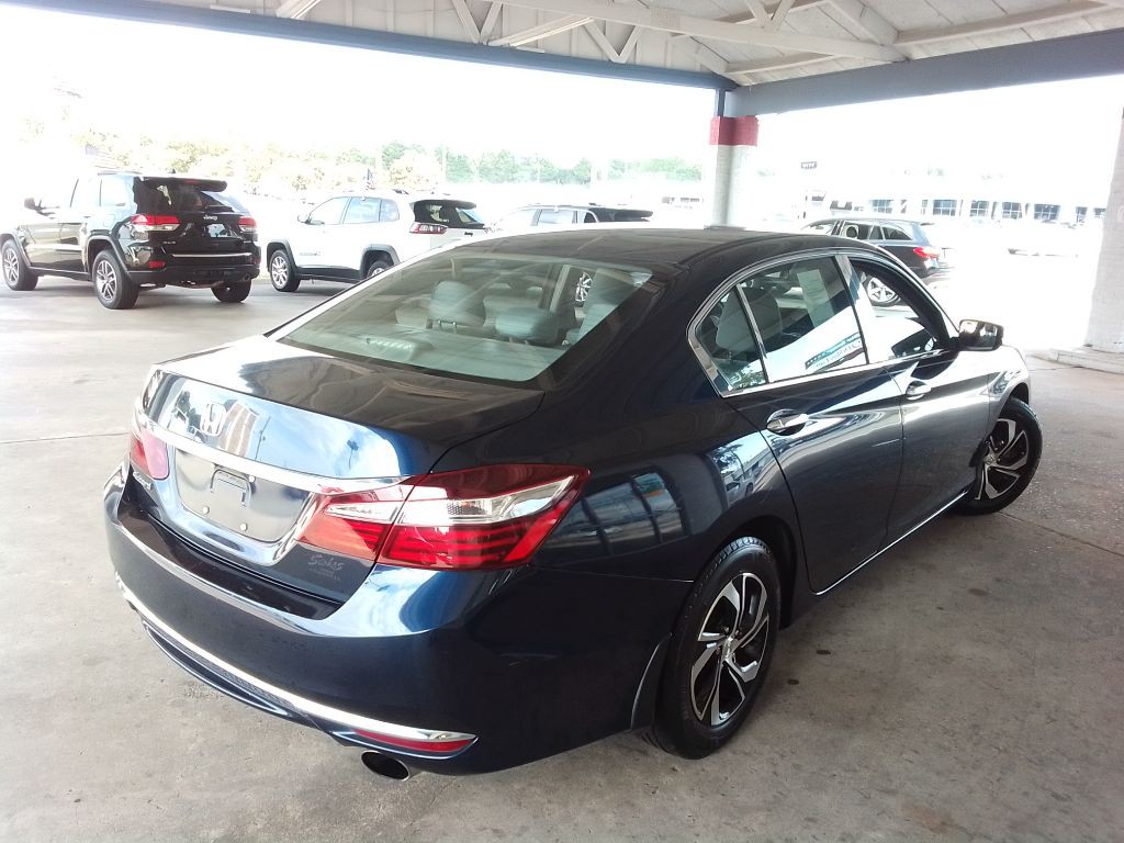 2017 Honda Accord Image 5