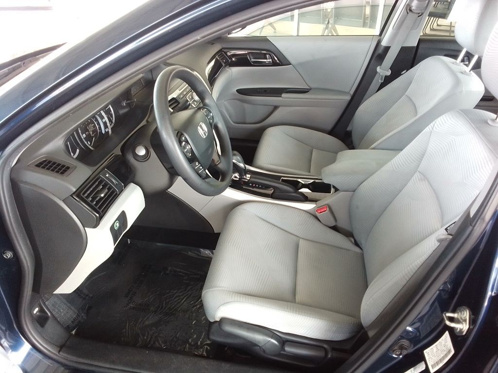 2017 Honda Accord Image 11