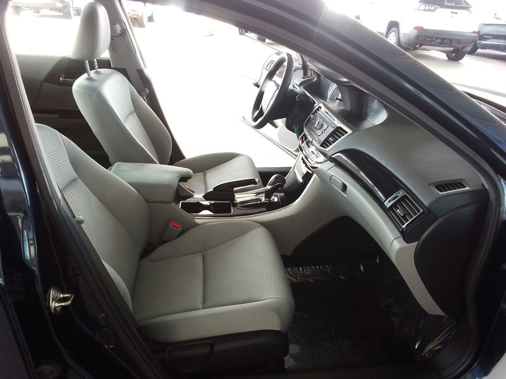 2017 Honda Accord Image 13