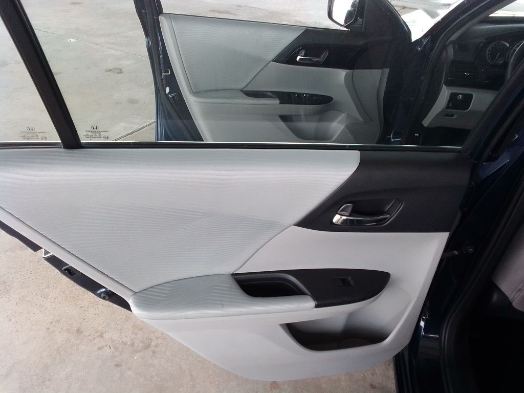 2017 Honda Accord Image 17