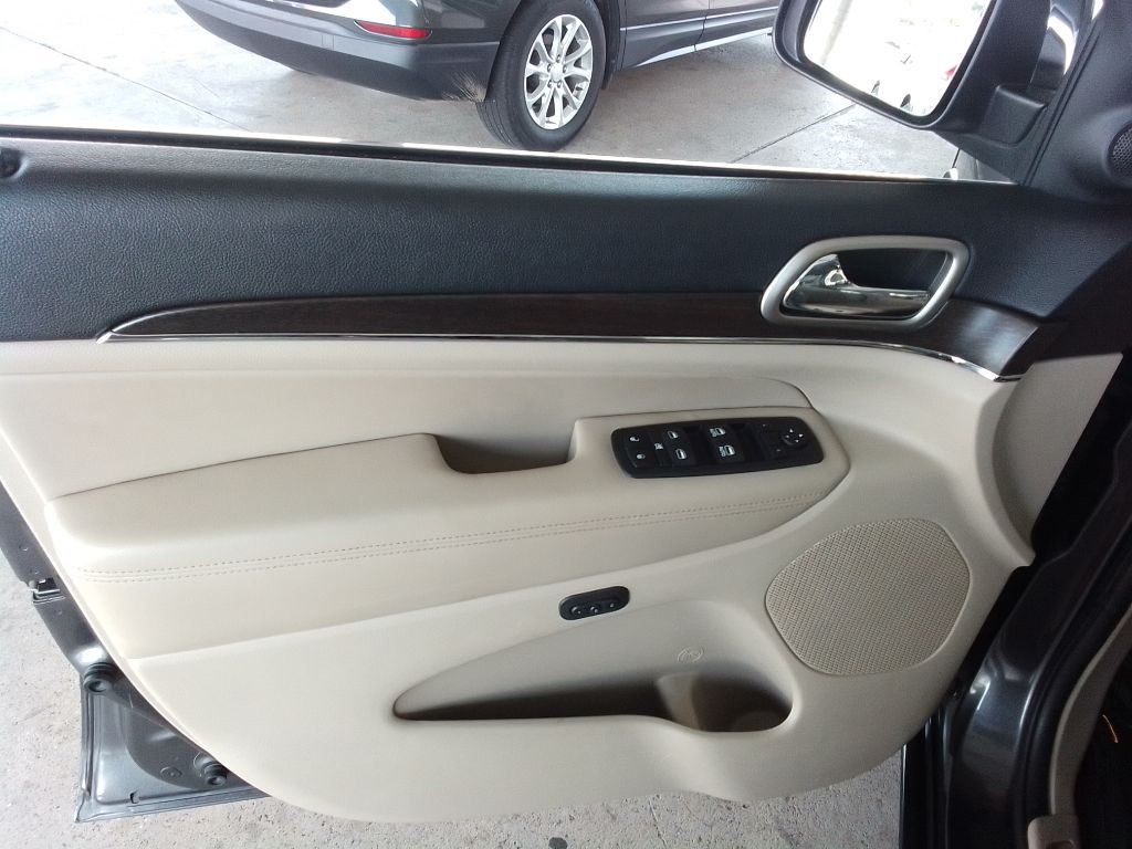 2016 Jeep Grand Cherokee Image 21