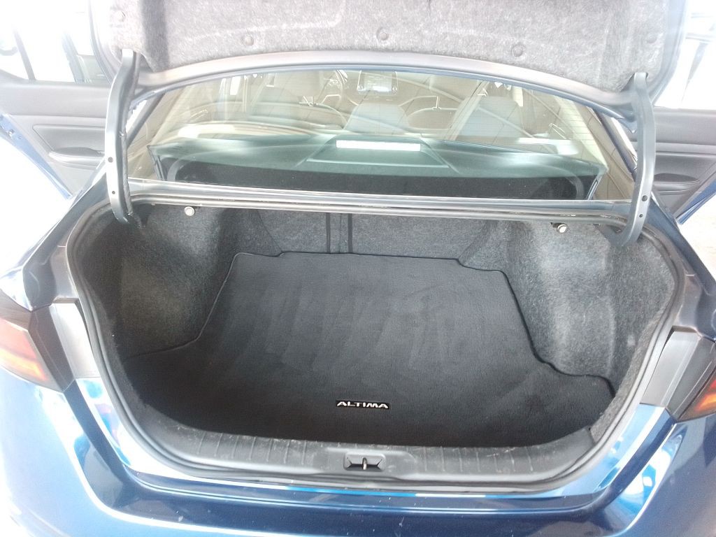 2019 Nissan Altima Image 17
