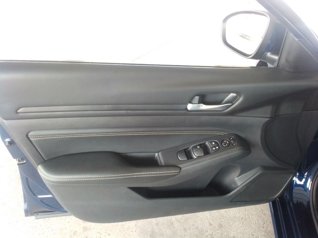 2019 Nissan Altima Image 18