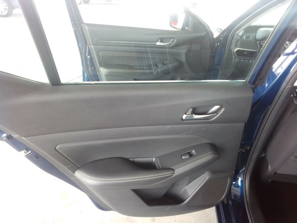 2019 Nissan Altima Image 19