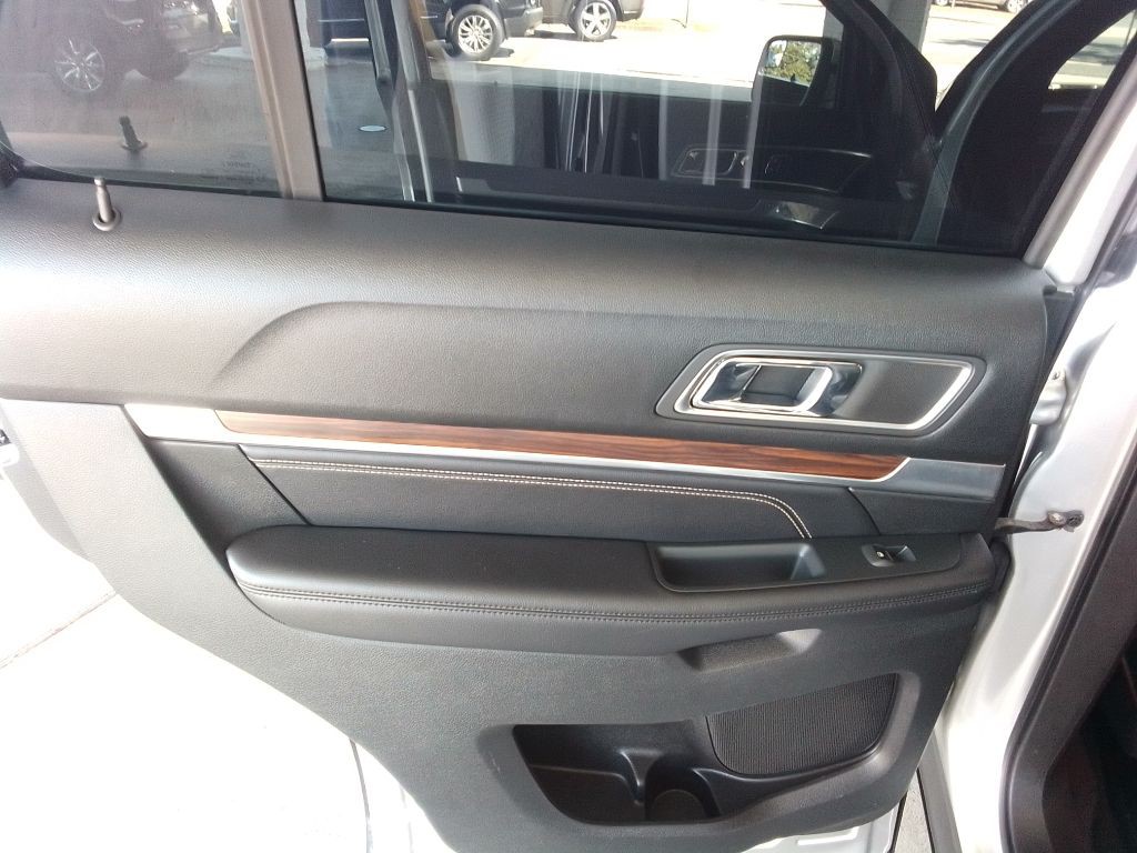 2018 Ford Explorer Image 25